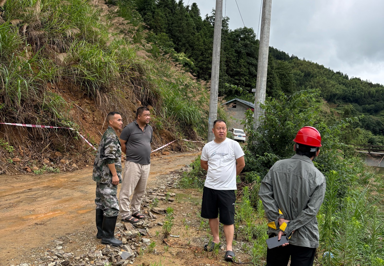 “汛”线直击|中方县铜湾镇梅树村：力排电力隐患 守护平安防线