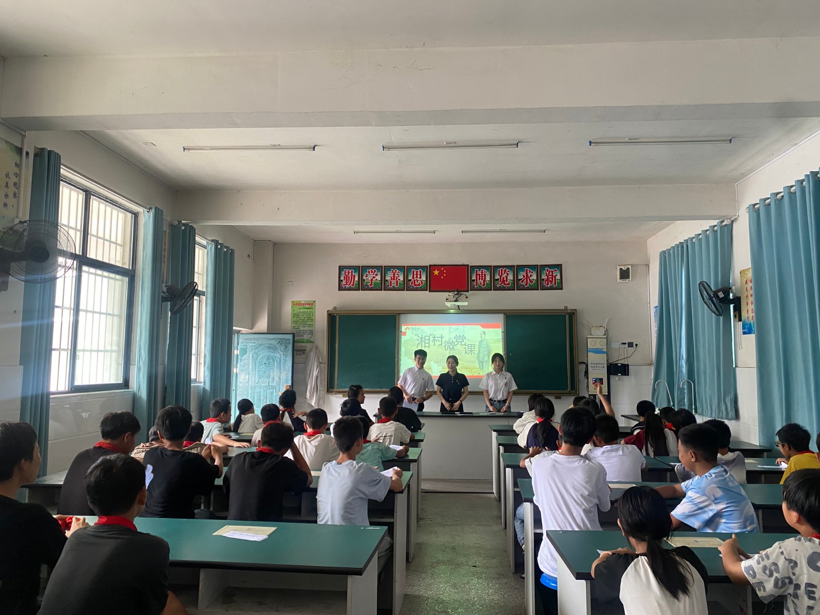 中方县中方镇：“湘”村微党课进行时