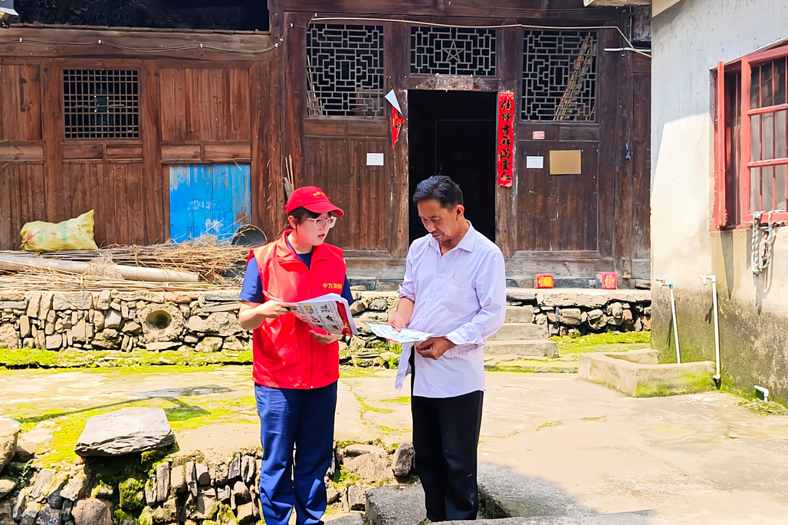 中方县消防救援大队走进传统古村落开展消防安全宣传