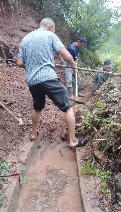 中方縣花橋村：清淤保灌溉 黨員顯擔當
