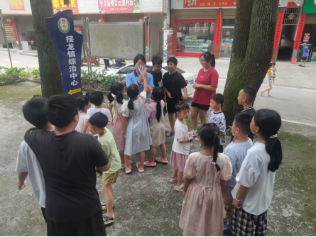中方县接龙镇民政社工站：开展“留守童行，探索自然”主题活动