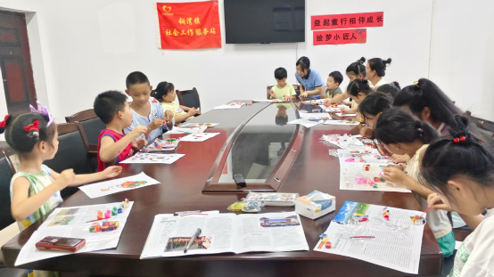 中方县铜湾镇民政社工站：开展“益起童行 相伴成长——绘梦小匠人”主题活动