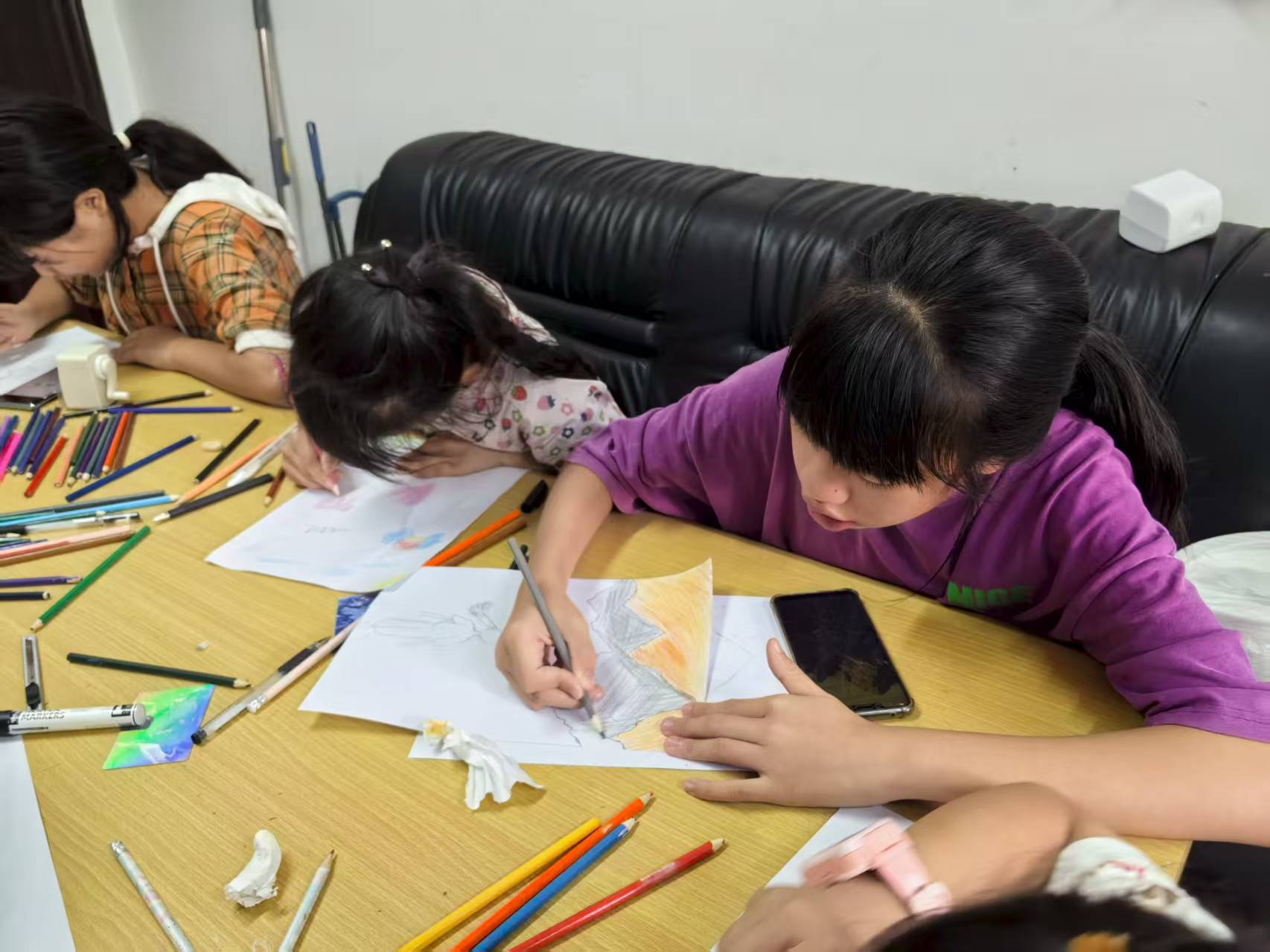 中方县新建镇民政社工站：画笔绘心声，童彩绽光芒
