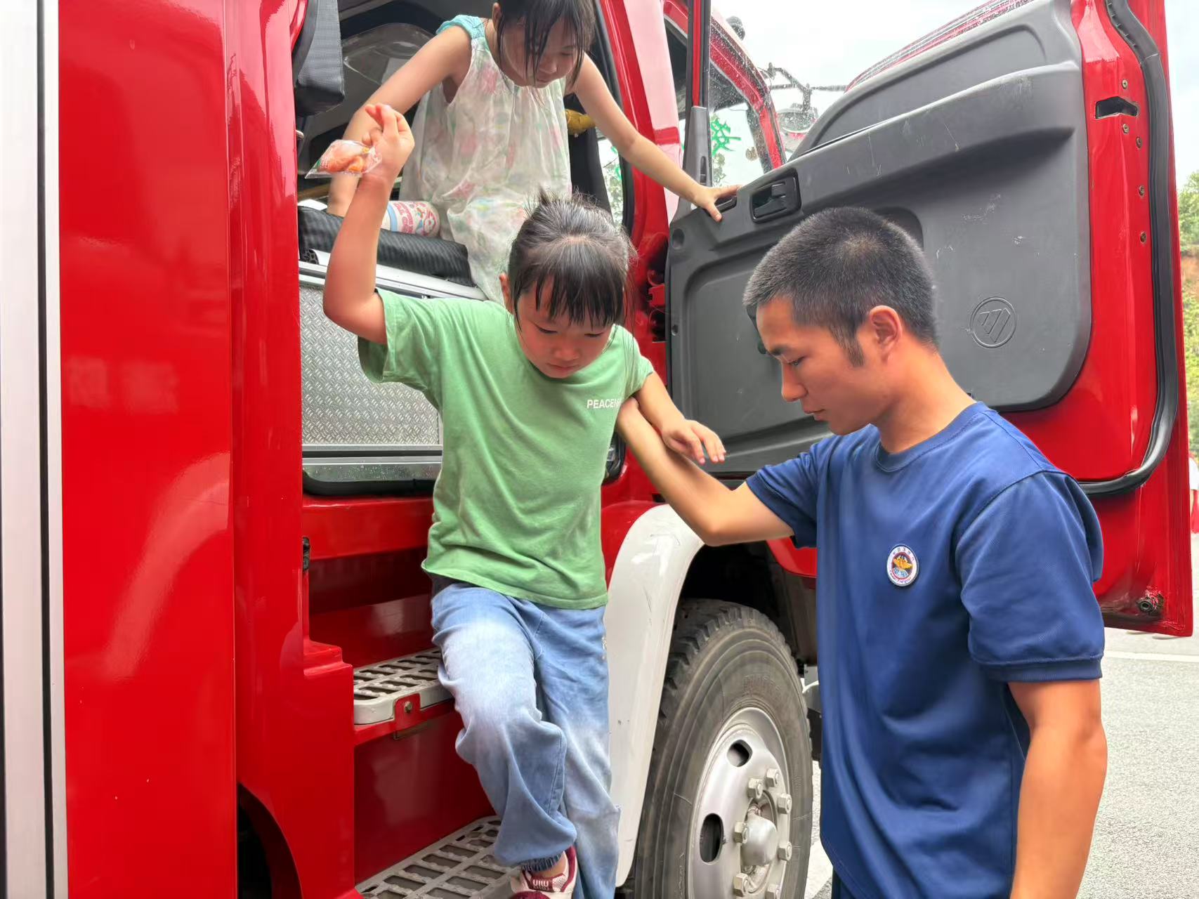 “小小消防员”走进中方县消防救援大队 零距离学习消防知识