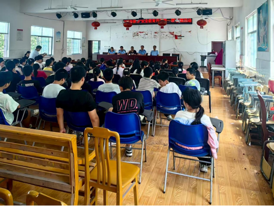 蒿吉坪瑤族鄉(xiāng)開展2025年秋季“安全教育開學第一課”主題宣講活動