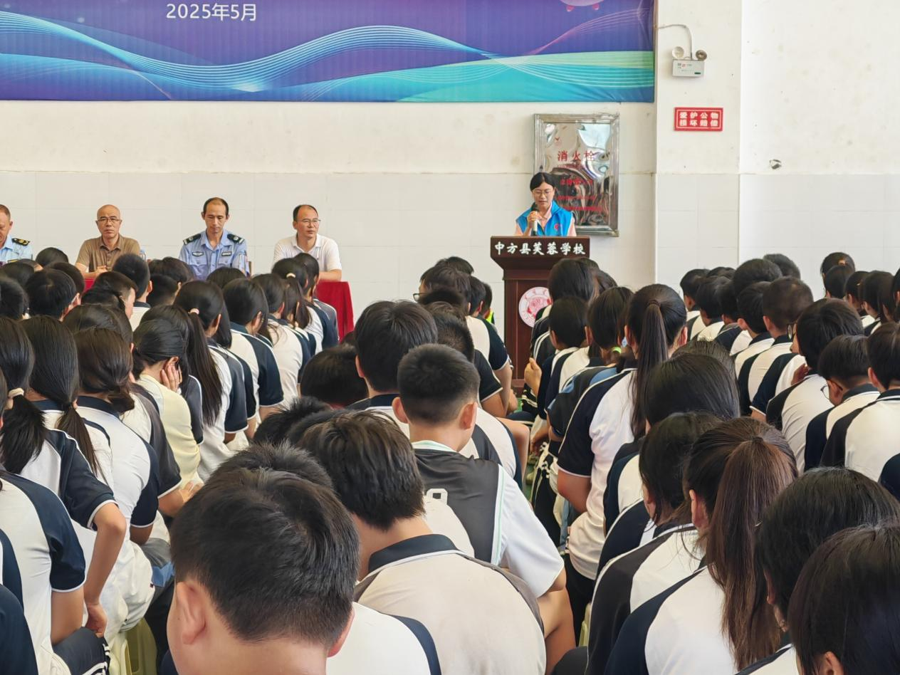 中方县中方镇：开展法治教育进校园活动