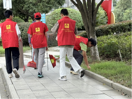 中方县：青少年化身“环境卫士” 世界清洁日践行“5%行动”守护家园