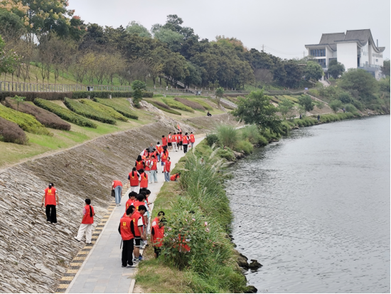 中方县：国庆假期“河”我一起守护中方清水长流
