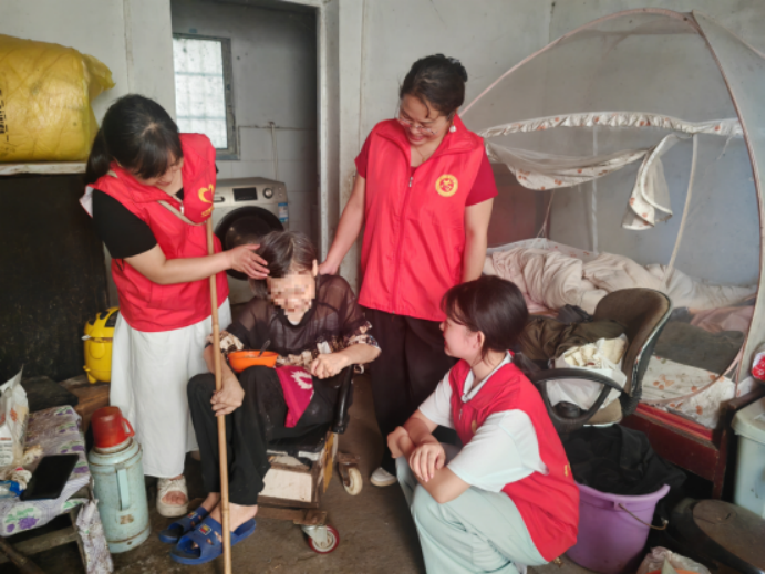 中方县开展“情暖中秋·关爱困境老人”走访慰问活动