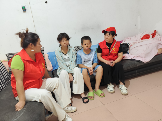 国庆“圆梦”在行动  中方县志愿者为困境儿童点亮“心愿单”