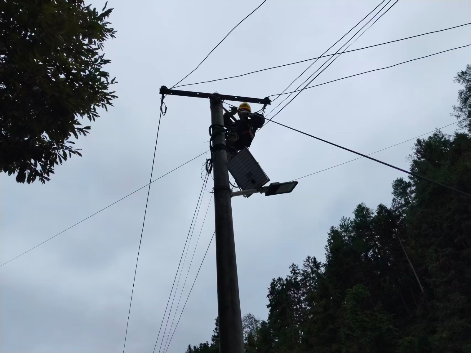 ​国网中方县供电公司：多点攻坚黄芦线工程 提速区域电网提质升级