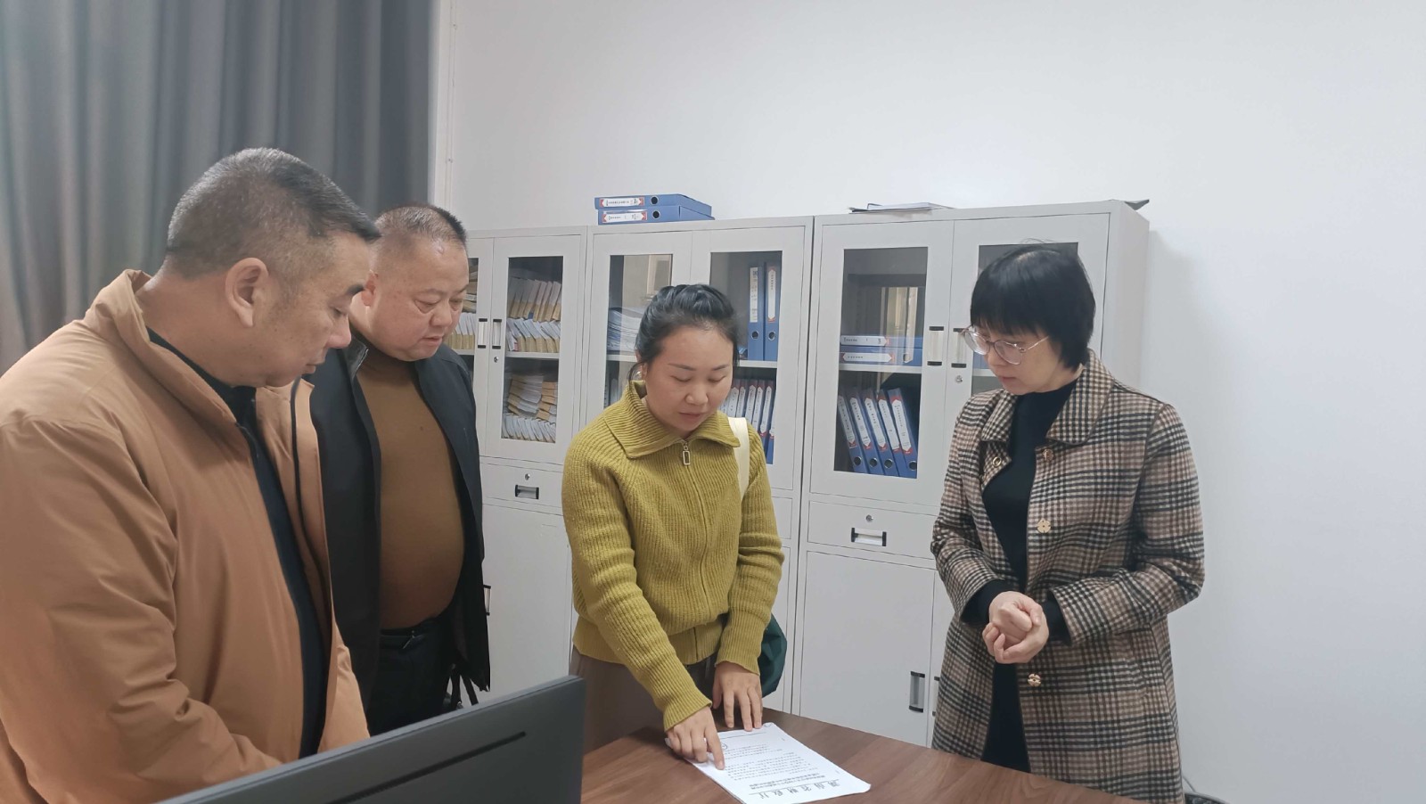 中方县财政局开展2025年“政务公开主题日”法治宣传活动