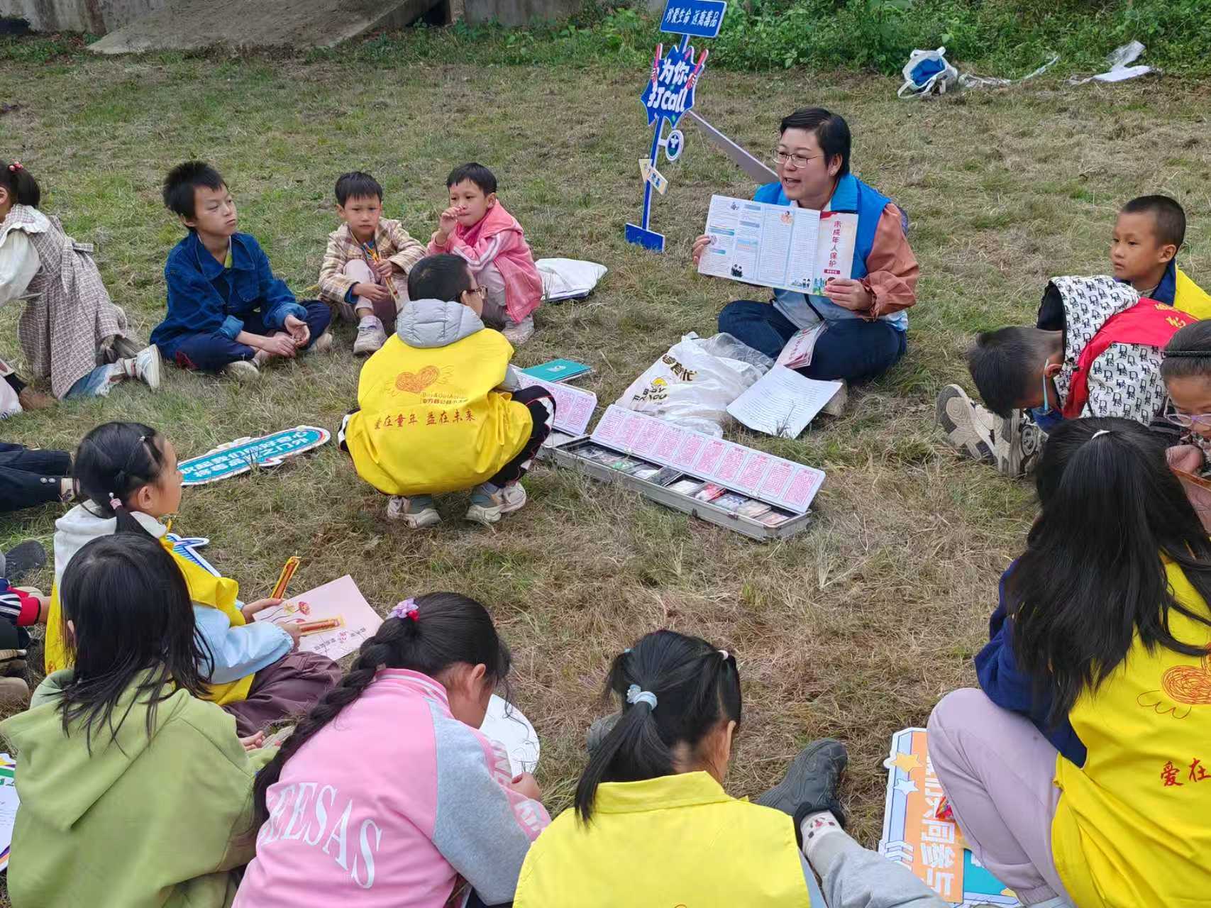中方县新建镇：草坪趣玩学技能，守护童心助成长 