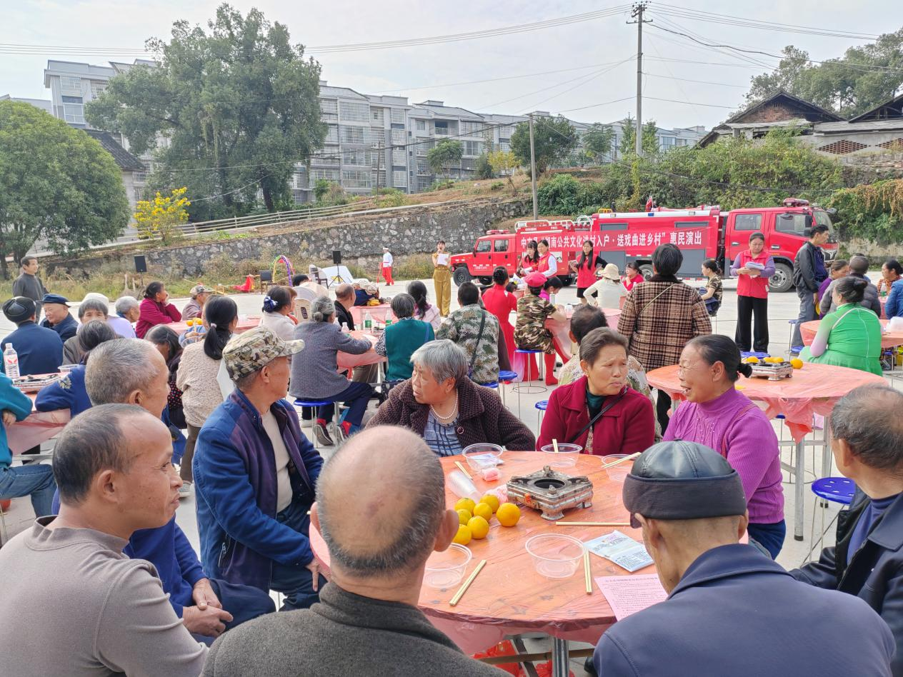 中方县中方镇莉坪社区：情系易地搬迁老人 开展重阳节主题活动