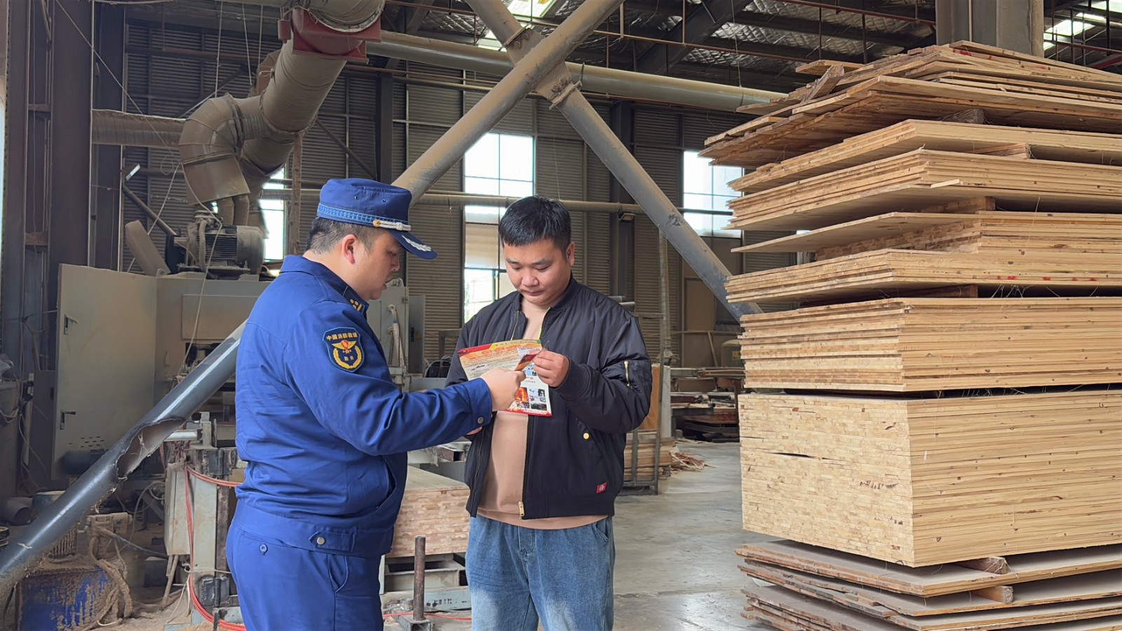 中方县消防救援大队深入辖区企业开展消防宣传活动