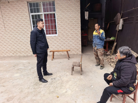 中方县铜湾镇：敲门行动传温情 筑牢安全“防火墙”