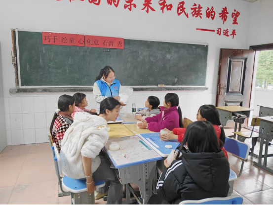 中方县蒿吉坪民政社工站开展未成年人手工DIY小组活动