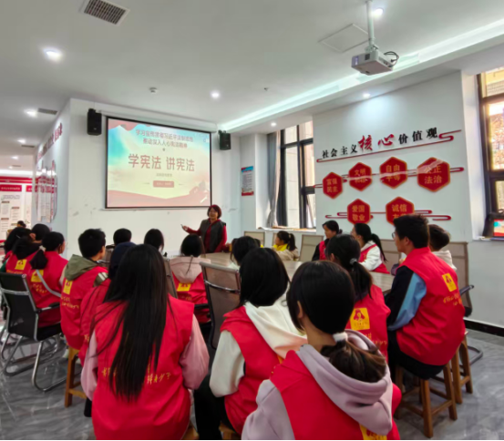 中方县开展“学宪明礼，护航成长”主题宣传活动