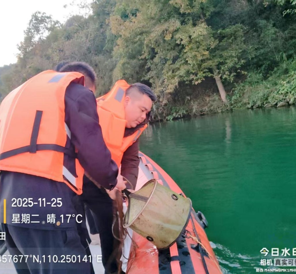 乘风破浪护生态！中方县新路河镇基干民兵冲锋舟巡河筑牢禁渔防线