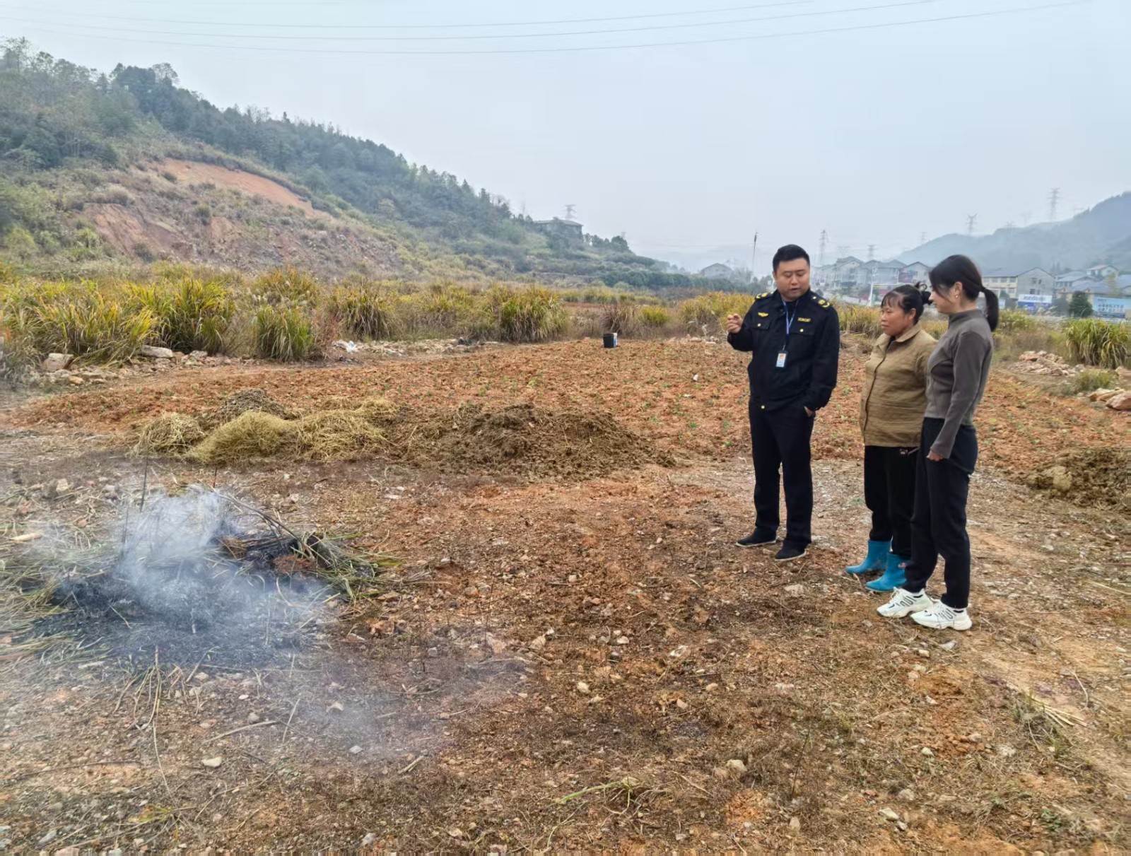 中方县中方镇：多部门联动巡查 筑牢大气污染防治防线