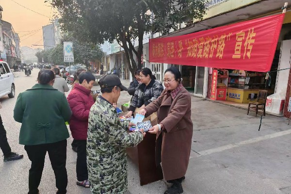 中方县桐木镇开展铁路护路集中宣传