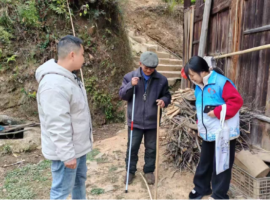 中方县铜湾镇民政社工站：冬日暖心走访 安全守护同行