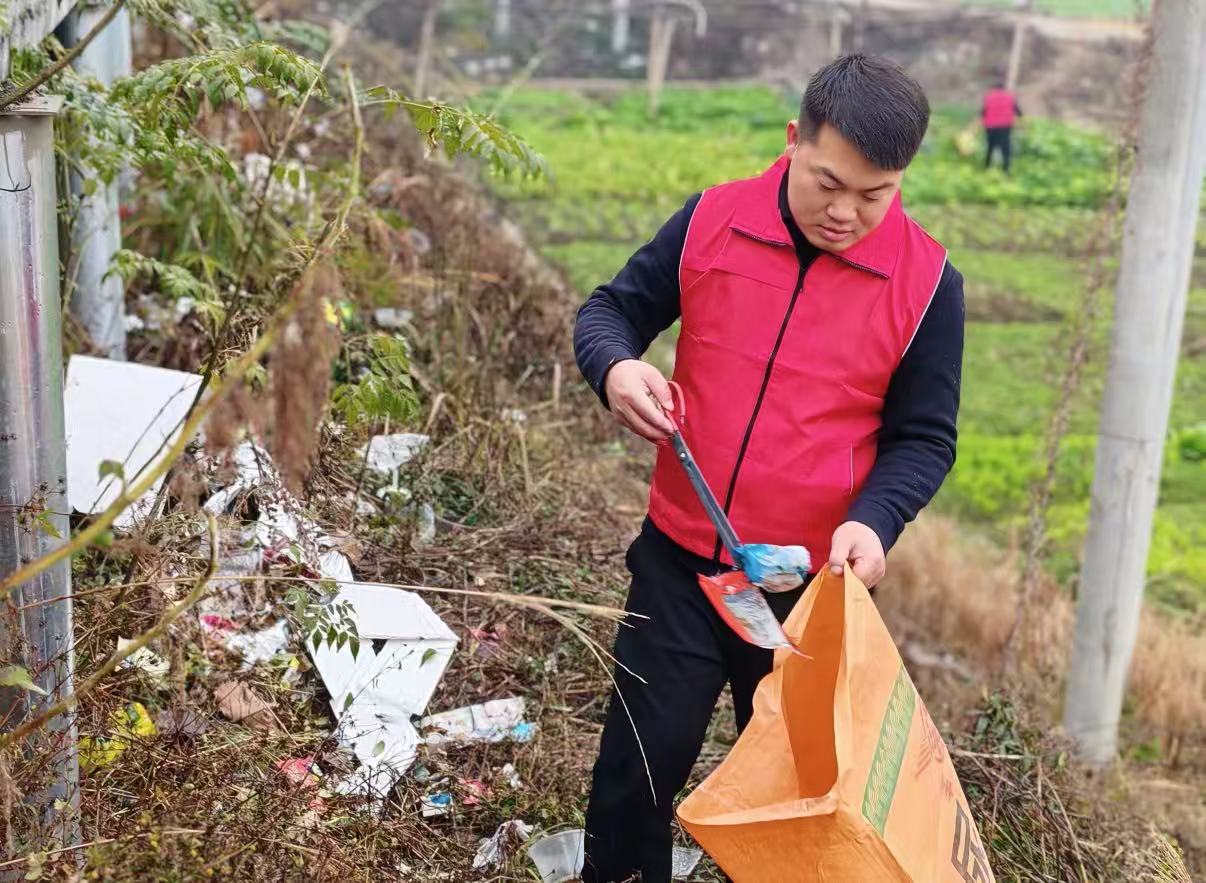 中方县新建镇开展元旦节前大清扫活动  扮靓家园迎佳节