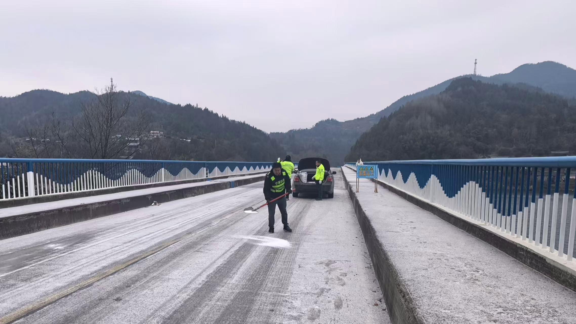 中方县新路河镇：筑牢冰雪天气道路交通安全防线