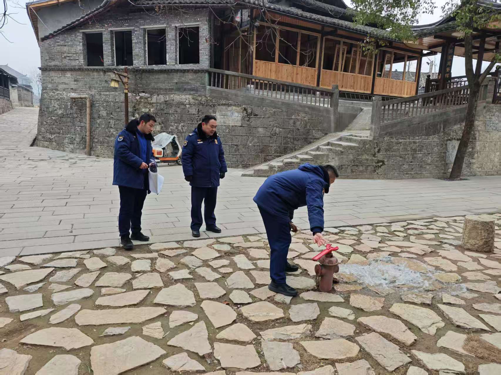 冬春防火不放松！中方县消防救援大队深入荆坪古村开展冬春火灾防控专项检查