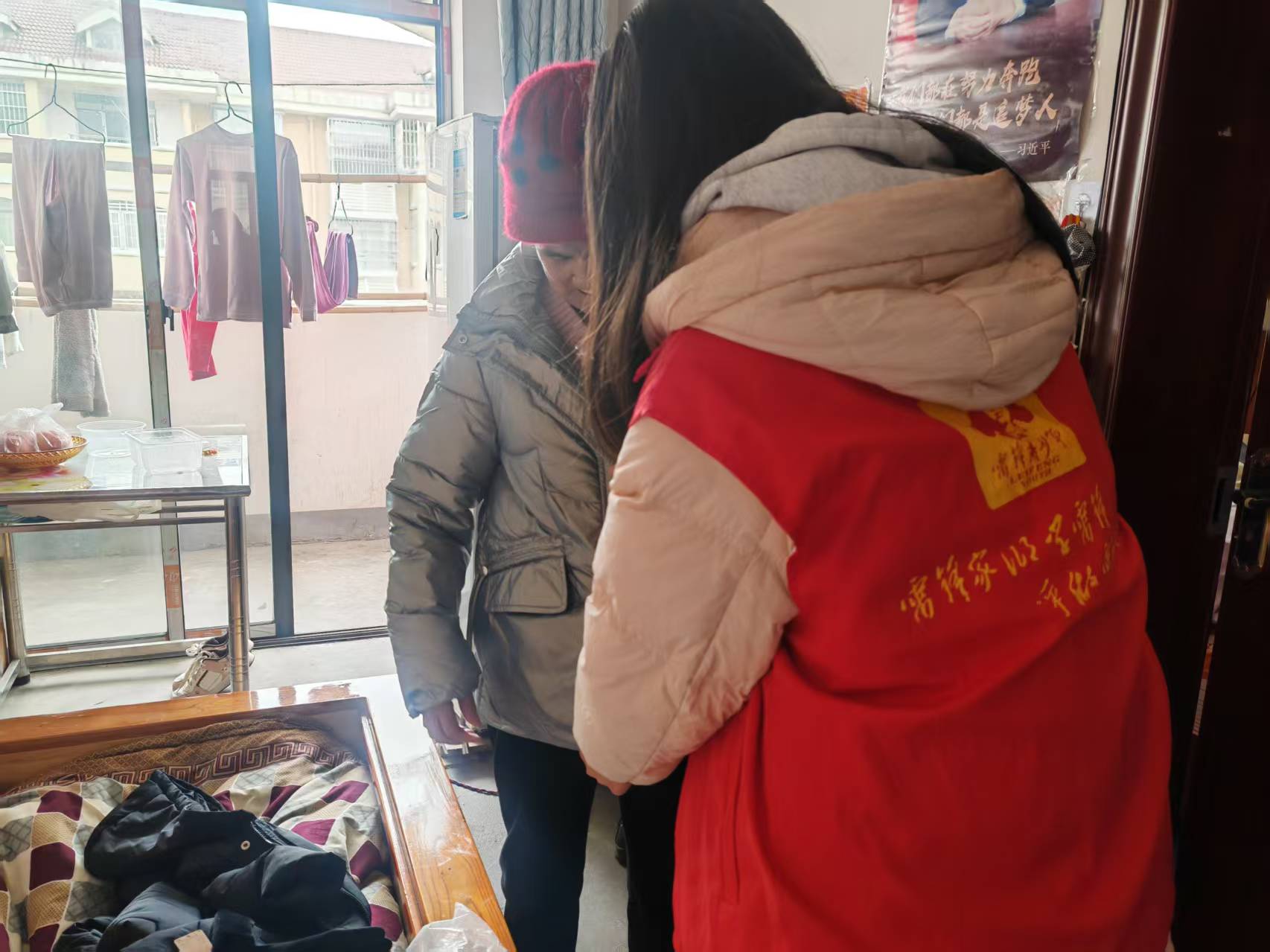 中方县泸阳镇民政社工站开展“温暖守护  安全同行”暖冬送温暖主题活动