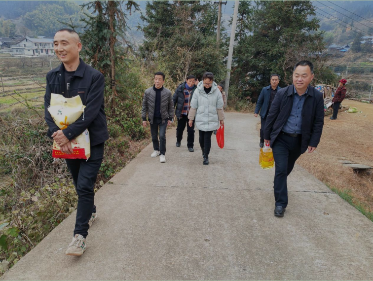 中方县应急管理局走访慰问帮扶村困难群众