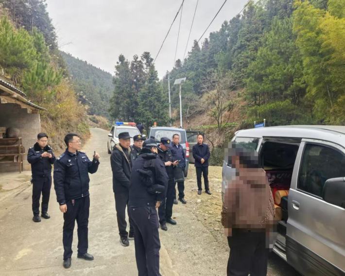 中方县依托乡村两级网格化管控成功查处一起非法运输烟花爆竹案