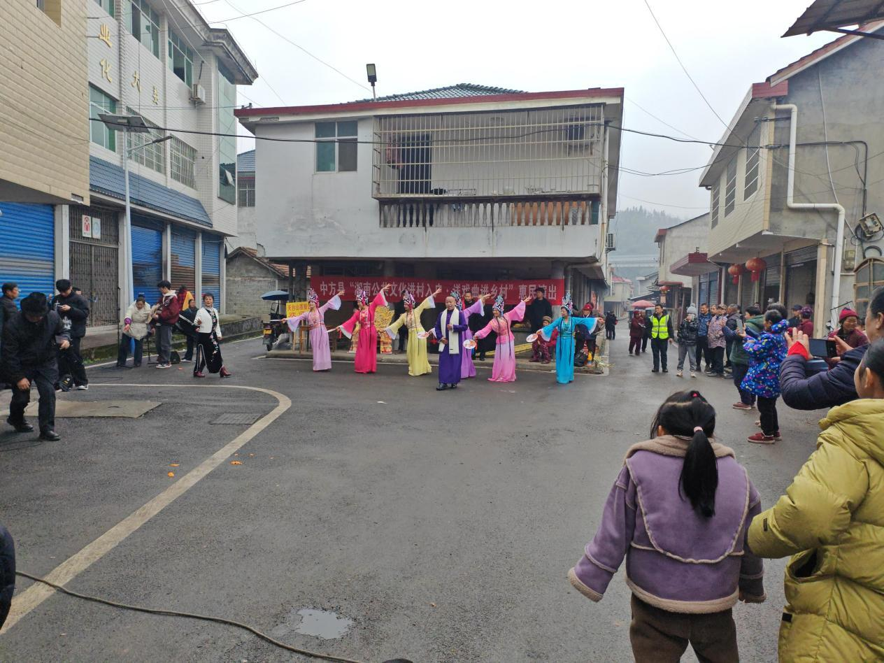 中方县中方镇：欢歌庆团圆 志愿暖人心