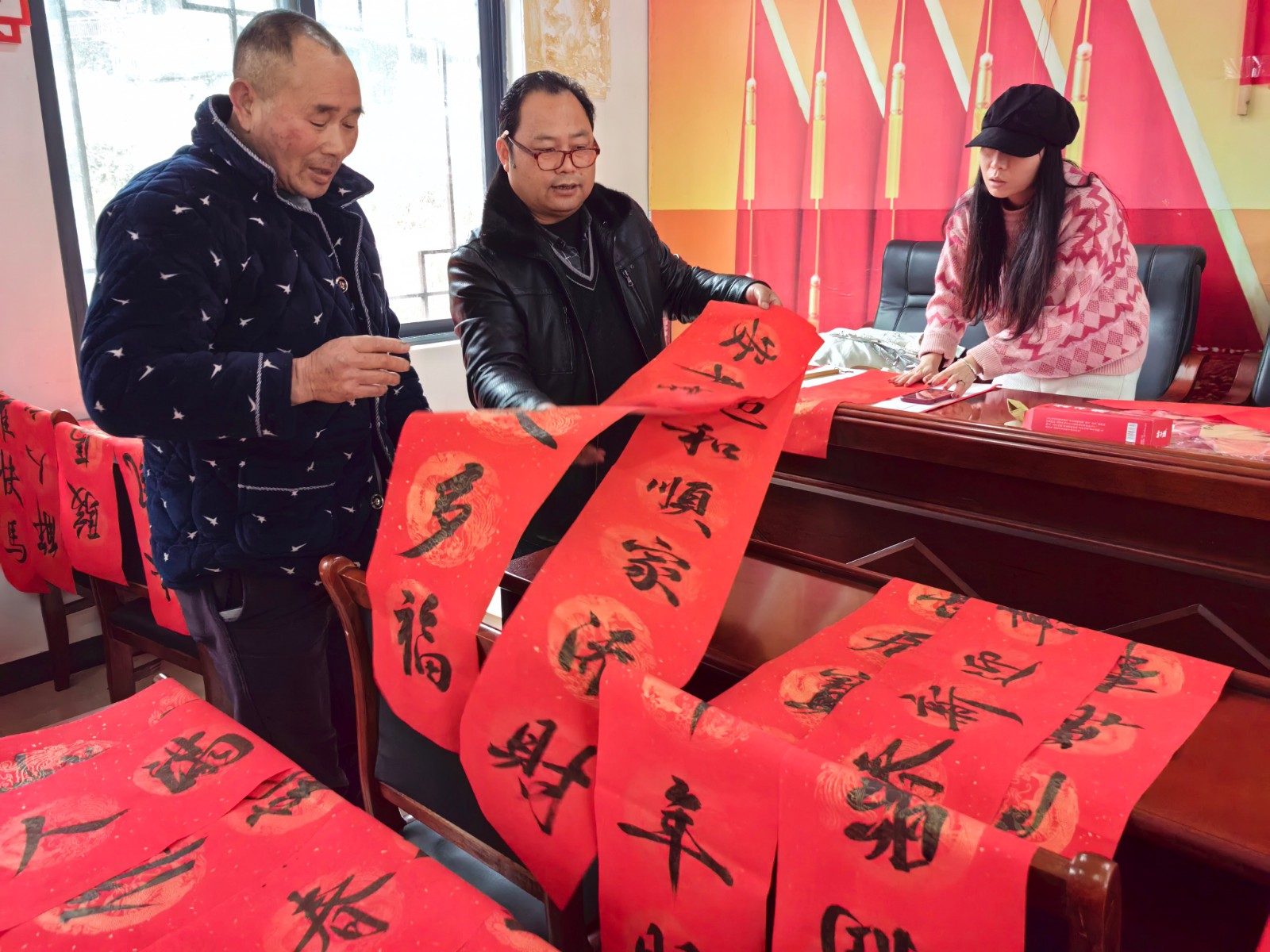 中方县新建镇民政社工站开展义写春联志愿服务活动