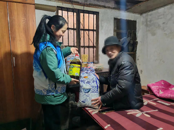 中方县桐木镇民政社工站开展“情暖新春，共筑安康”志愿服务活动