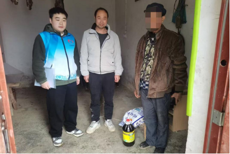 中方县接龙镇民政社工站开展“新春送暖，福满心间”志愿服务活动