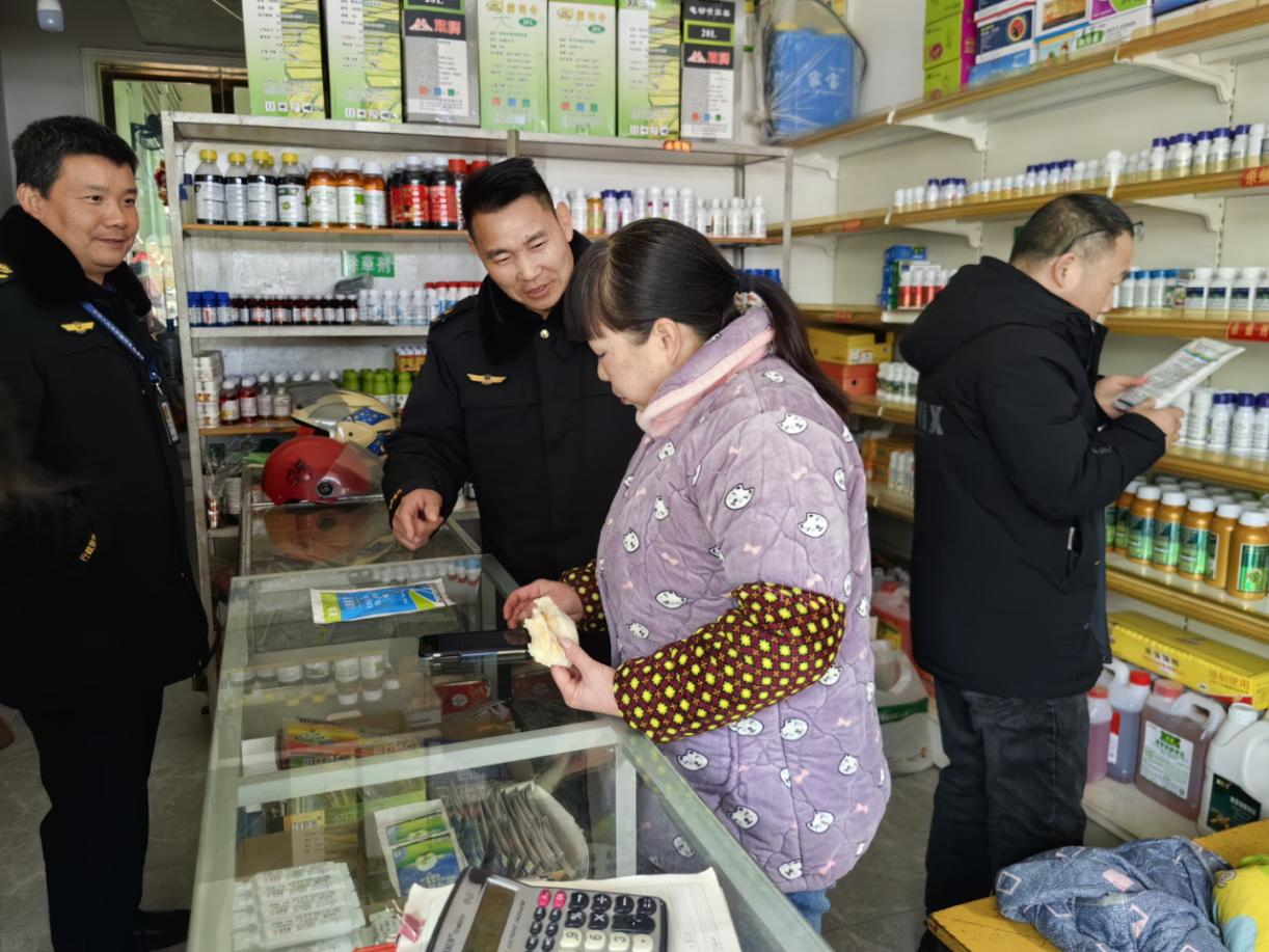 中方县中方镇开展农资打假专项行动 筑牢春耕生产保障线