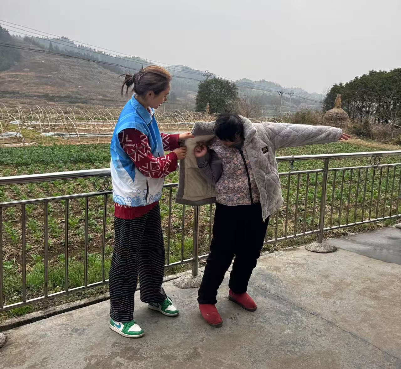 中方县袁家镇民政社工站开展“迎新春·送温暖·护平安”志愿服务活动