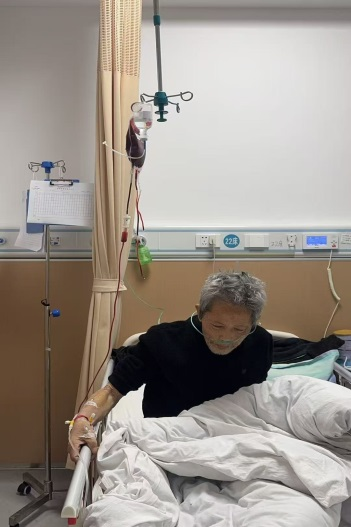 “没有家属，我们就是他的家属”——中方县医护人员热血接力，为五保户老人点亮生命希望