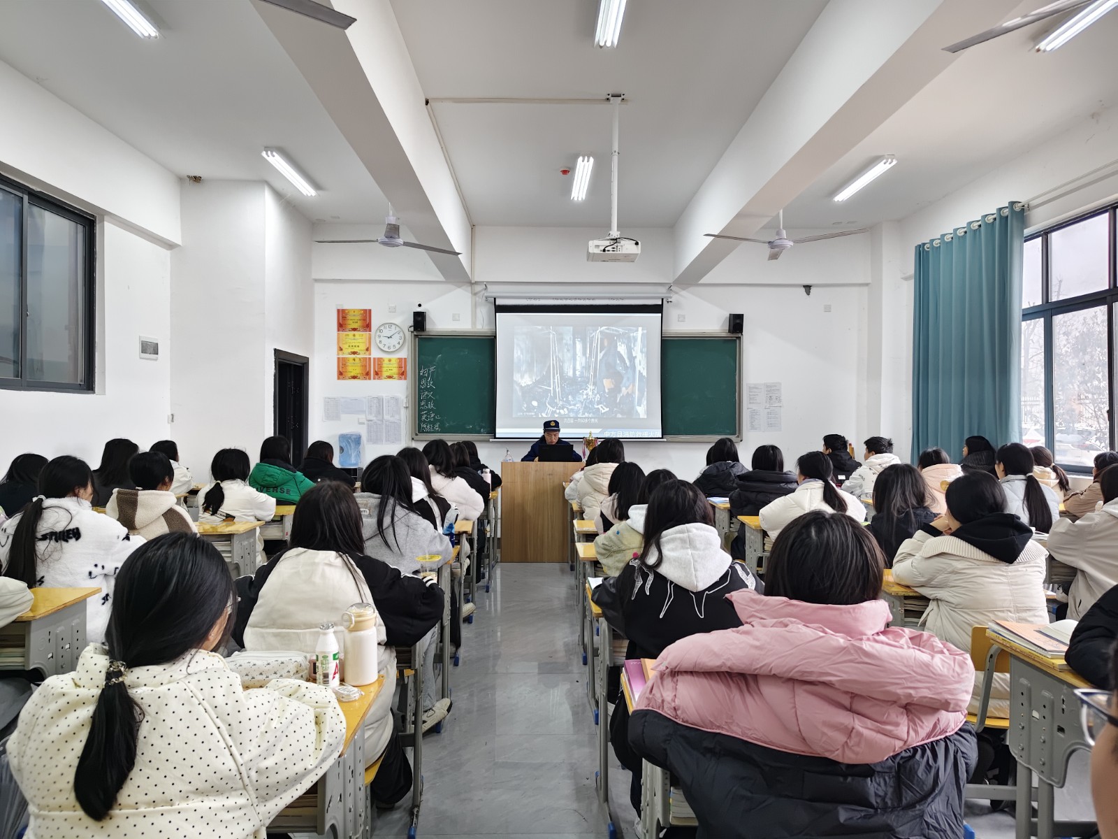 中方县消防救援大队开展消防安全“开学第一课”