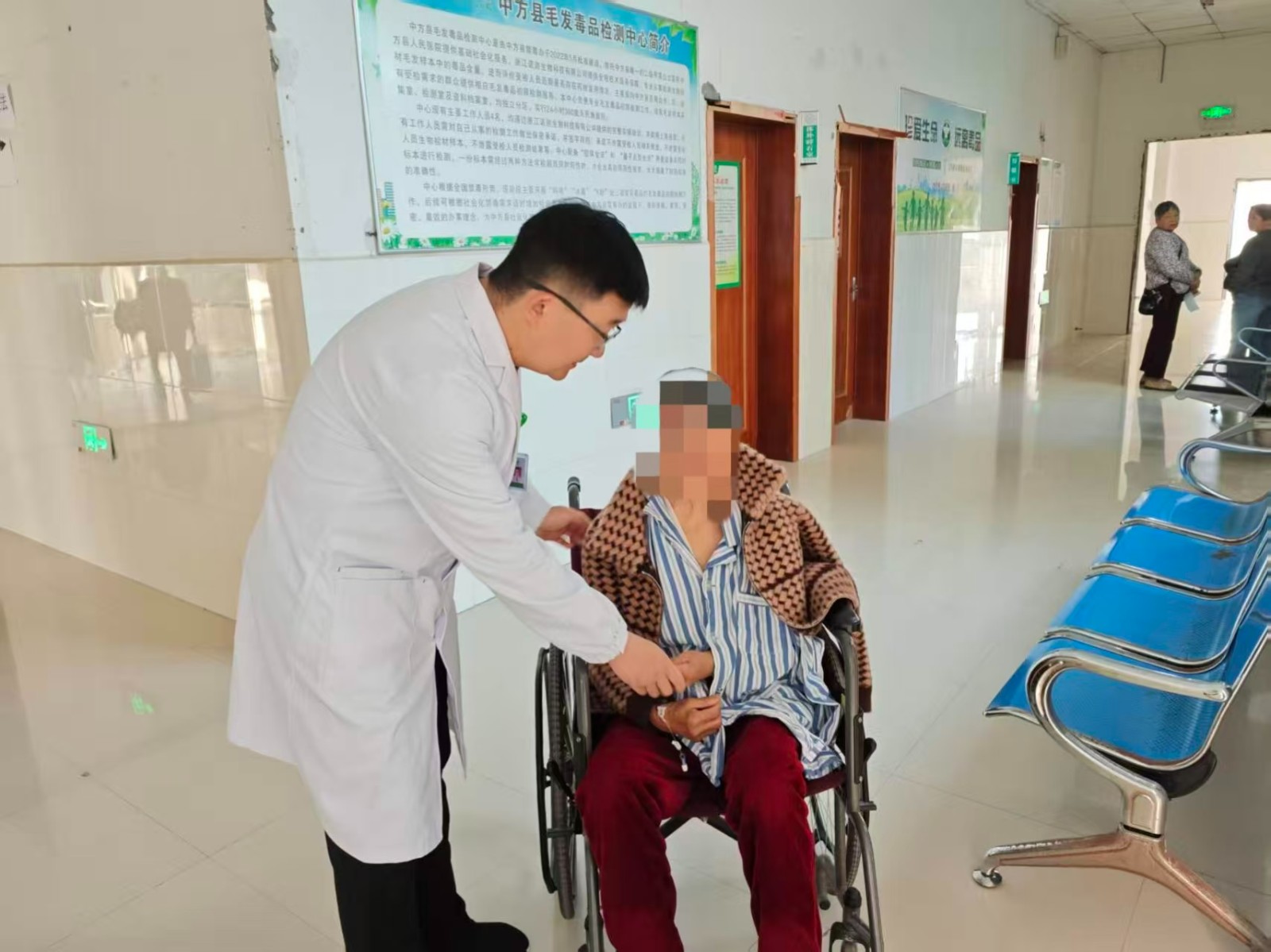 医者仁心显担当，下班后的“逆行”——湖南医药学院总医院专家秦溢紧急救治急性肩关节脱位患者