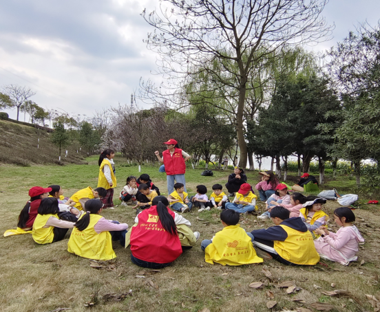 中方县开展亲子徒步环保公益行动