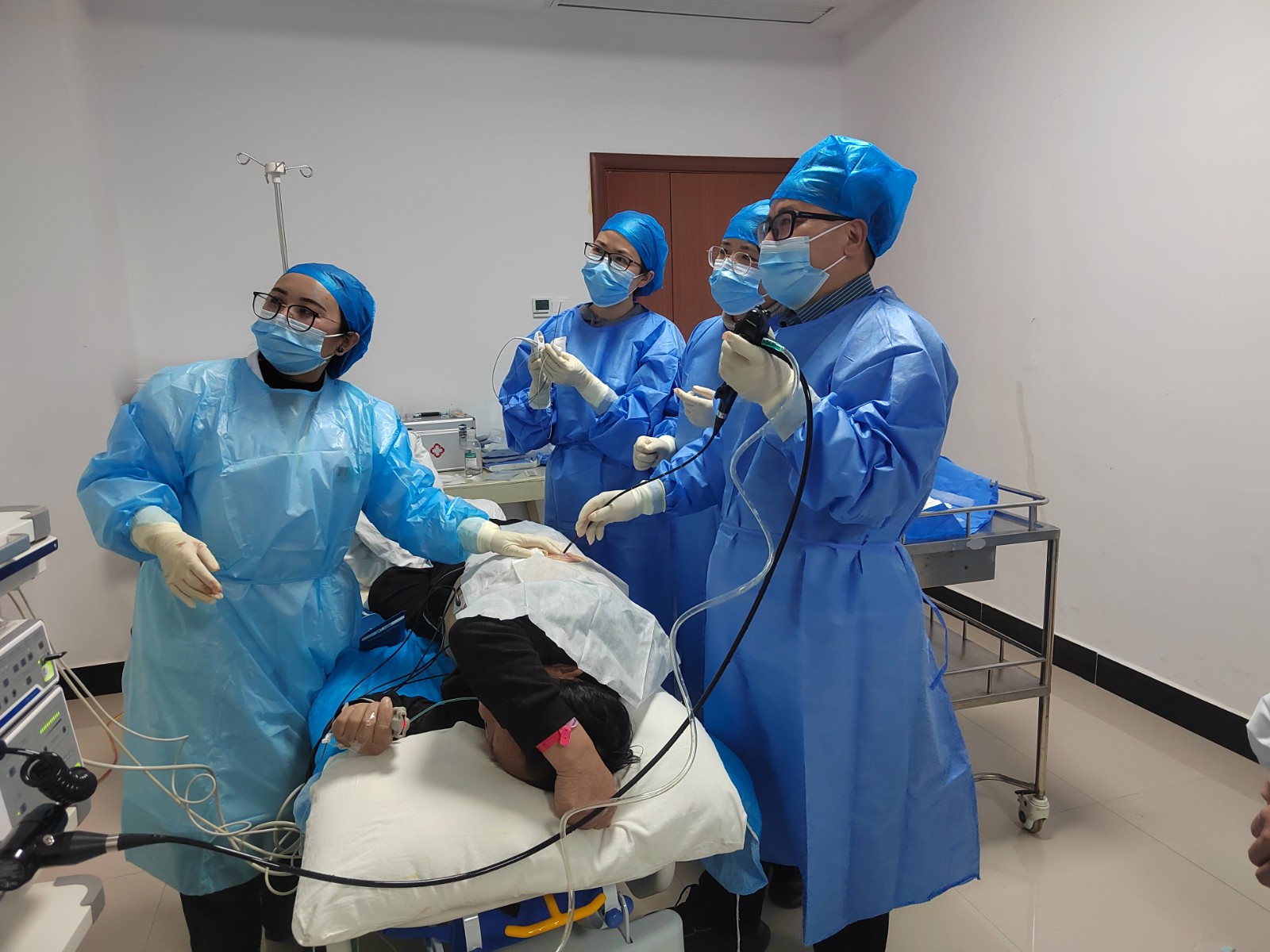 湖南医药学院总医院专家助力中方县人民医院完成首例胸腔镜手术