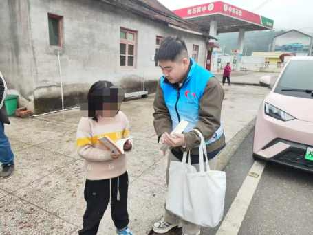 中方县接龙镇民政社工站：开展“乡邻暖心·书香童行”志愿服务活动