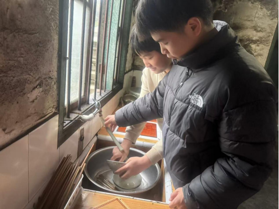 中方县袁家镇民政社工站：开展“学雷锋·送温暖·传温情”志愿服务活动