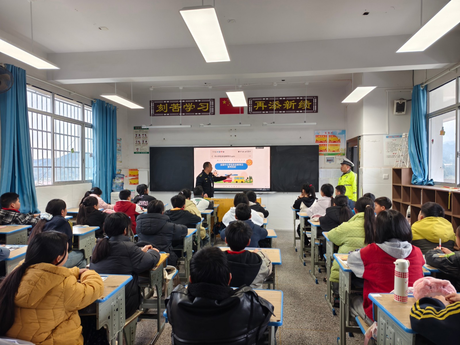 多方联动护成长 安全宣教润童心——中方县新建镇开展“全国中小学生安全教育日宣讲活动”