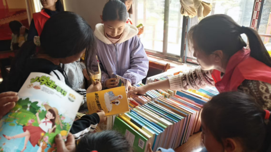 中方县：“书香中方 流动课堂”点亮乡村孩子阅读路