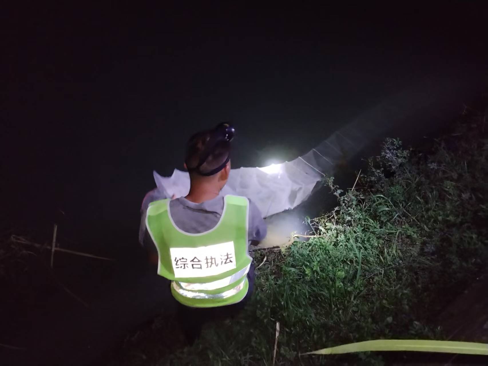 中方县新建镇开展溪流生态保护与禁渔护鱼行动