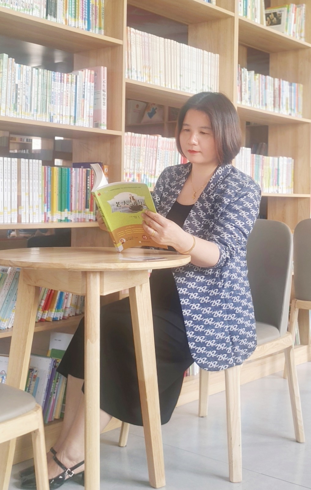 一树樟籽寄流年，乡土寻暖忆温情
