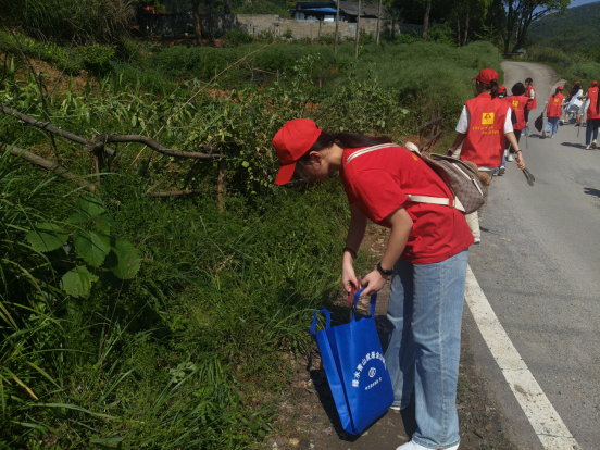 中方县开展世界地球日帽子坡森林公园巡山护绿活动